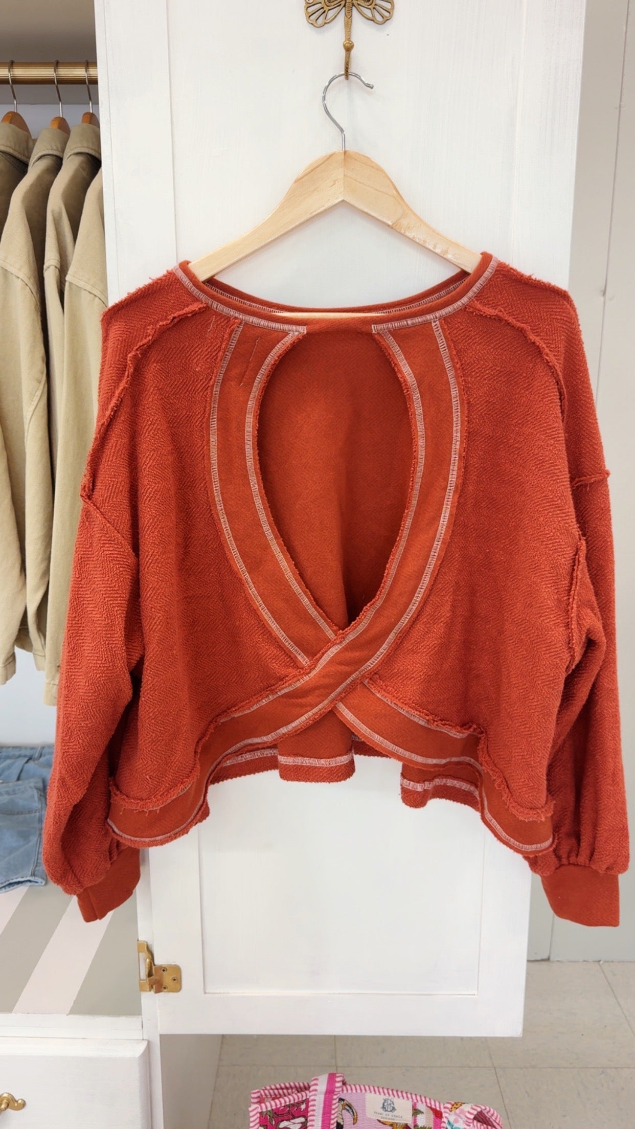 Flowy cross- back top
